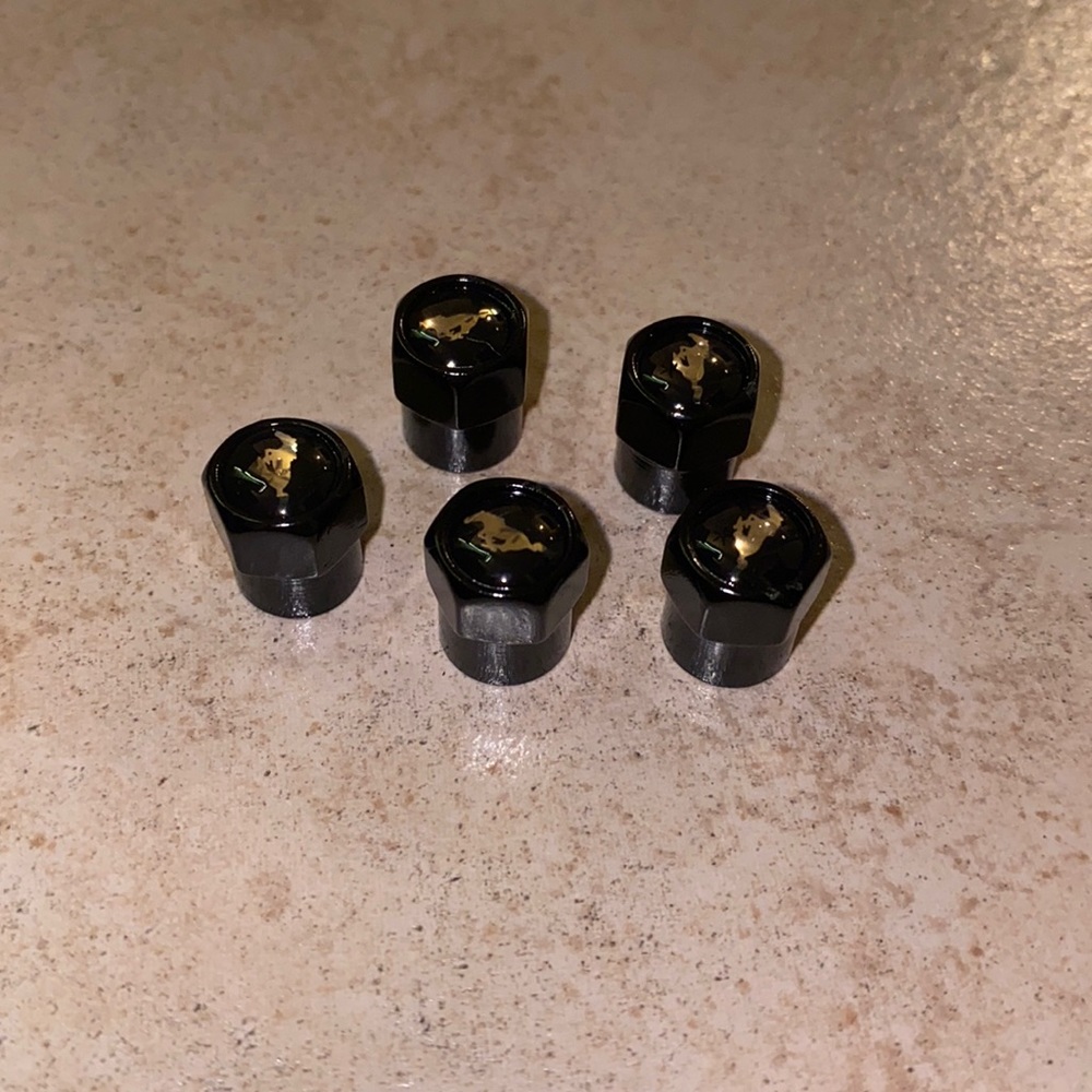 Mustang Tire Cap Valves (4pcs)